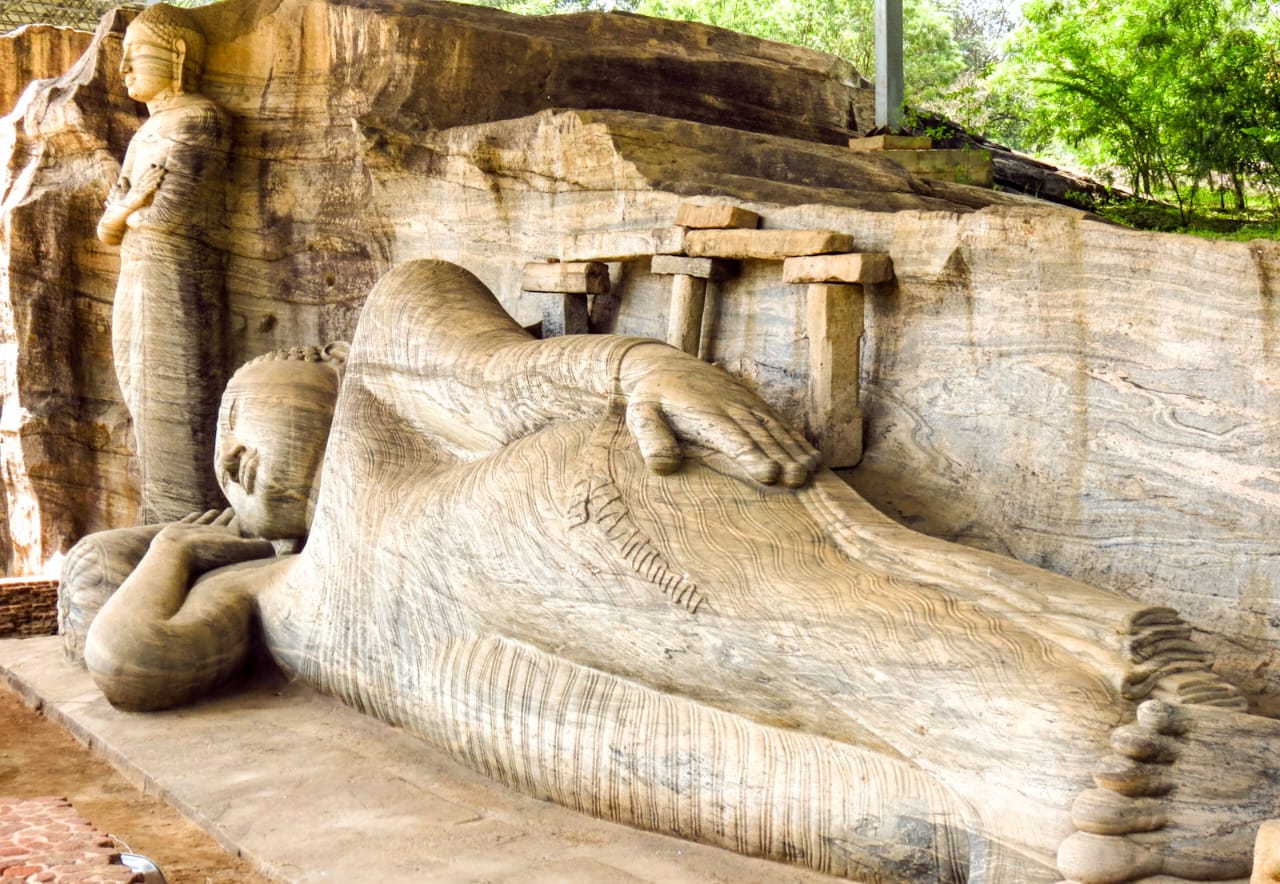 Airport taxi to Sigiriya